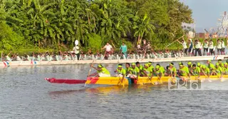 ব্রাহ্মণবাড়িয়ায় তিতাস নদীতে নৌকা বাইচ; দুই তীরে লাখো দর্শনার্থী